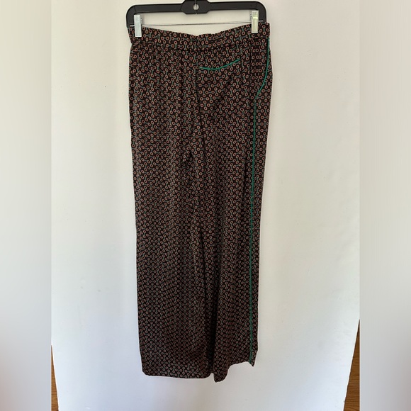 Alice & Trixie silk charmeuse piped drawstring lounge pants in horsebit print. - Picture 4 of 9